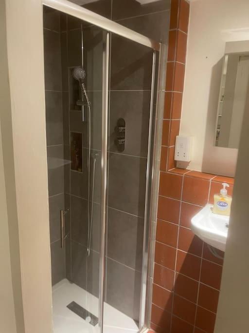 Spacious 2 Bedroom Apartment In The Heart Of Soho. لندن المظهر الخارجي الصورة