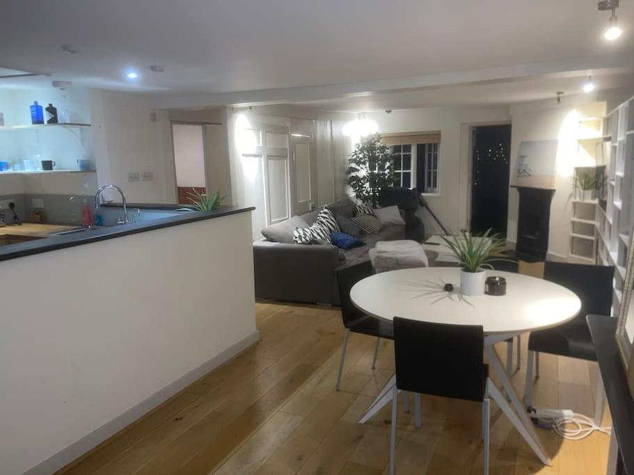 Spacious 2 Bedroom Apartment In The Heart Of Soho. لندن المظهر الخارجي الصورة